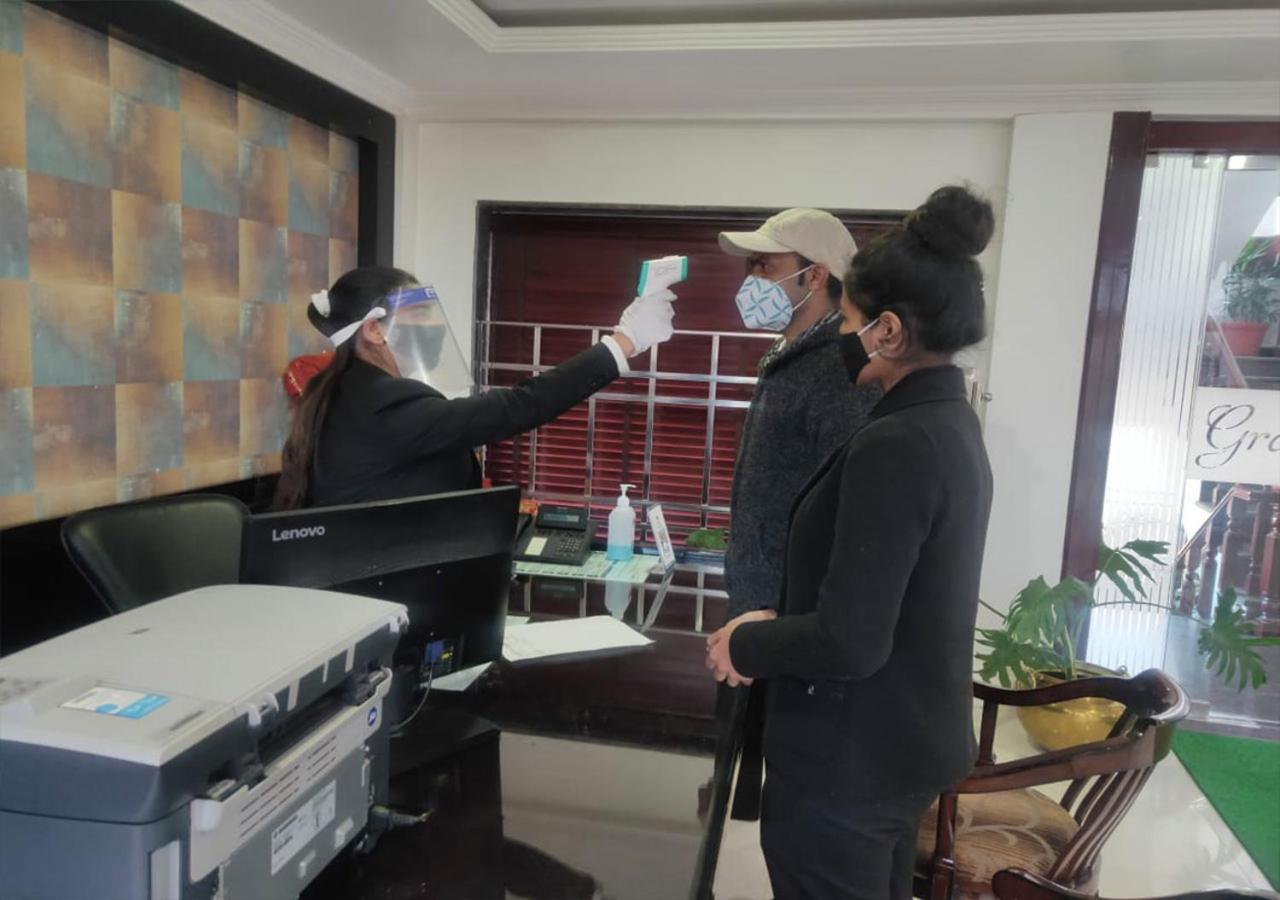 Hotel White Grand Shimla - In City Centre - A Centrally Ac Hotel Buitenkant foto