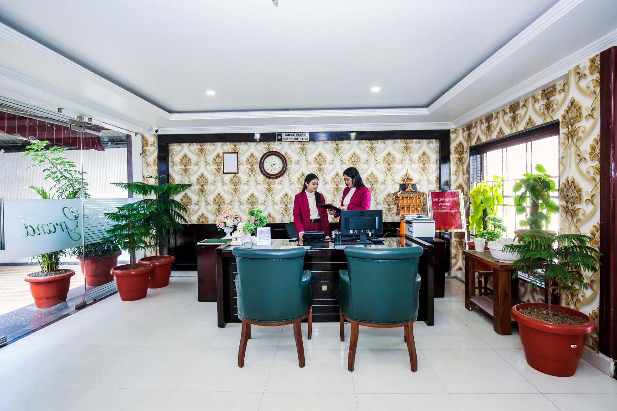 Hotel White Grand Shimla - In City Centre - A Centrally Ac Hotel Buitenkant foto