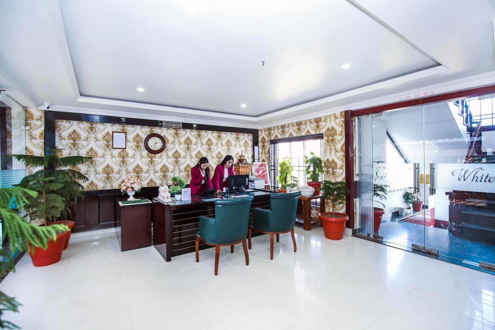 Hotel White Grand Shimla - In City Centre - A Centrally Ac Hotel Buitenkant foto